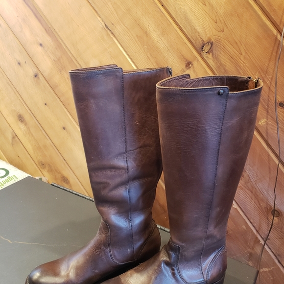 Frye Company Melissa Stud Back Zip Up in Cognac. - Picture 9 of 9